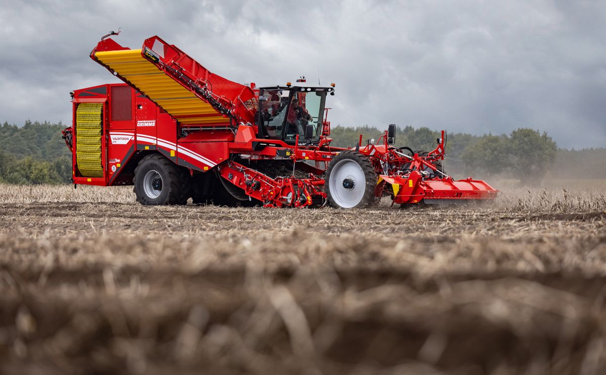 The new, extremely manoeuvrable self-propelled harvester VARITRON 470 is equipped with a powerful 460 hp engine and will be shown with the wheeled chassis configuration.
