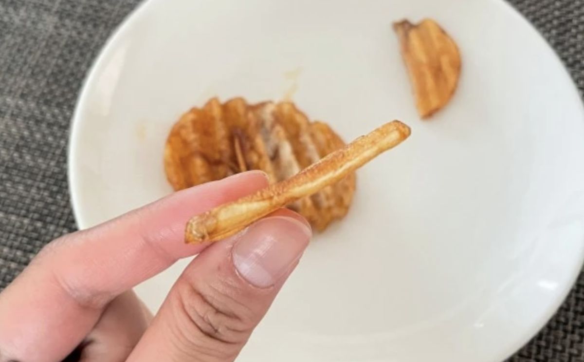 Mitrie kartupeļu čipsi ir mīksti un sulīgi no ārpuses un kraukšķīgi iekšpusē. Pieklājība: SoraNews24